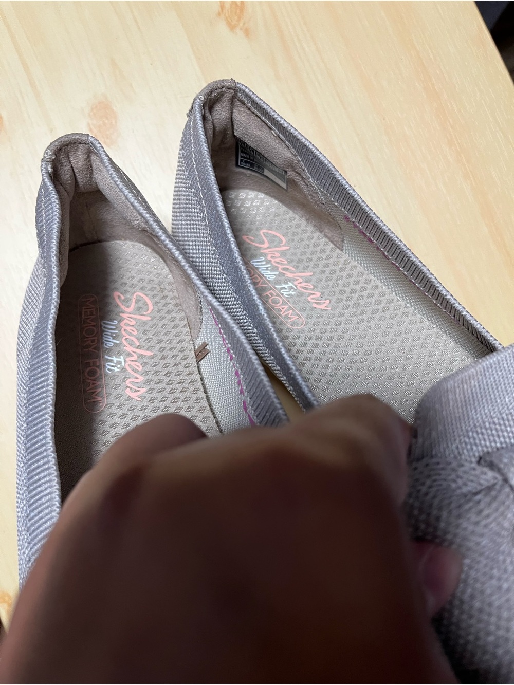 Skechers Slip On Size 9.5 Cleo Maya Light Grey Memory Foam Wide Fit Flats Shoes - Picture 4 of 11